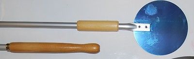 PALA PARA PIZZA HORNO DE ACERO INOXIDABLE CON MANGO REDONDO DE MADERA DE 18 CM