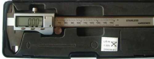 0 150 mm PINZA DIGITAL LCD DE ACERO PROFESIONAL EN CAJA NEGRA