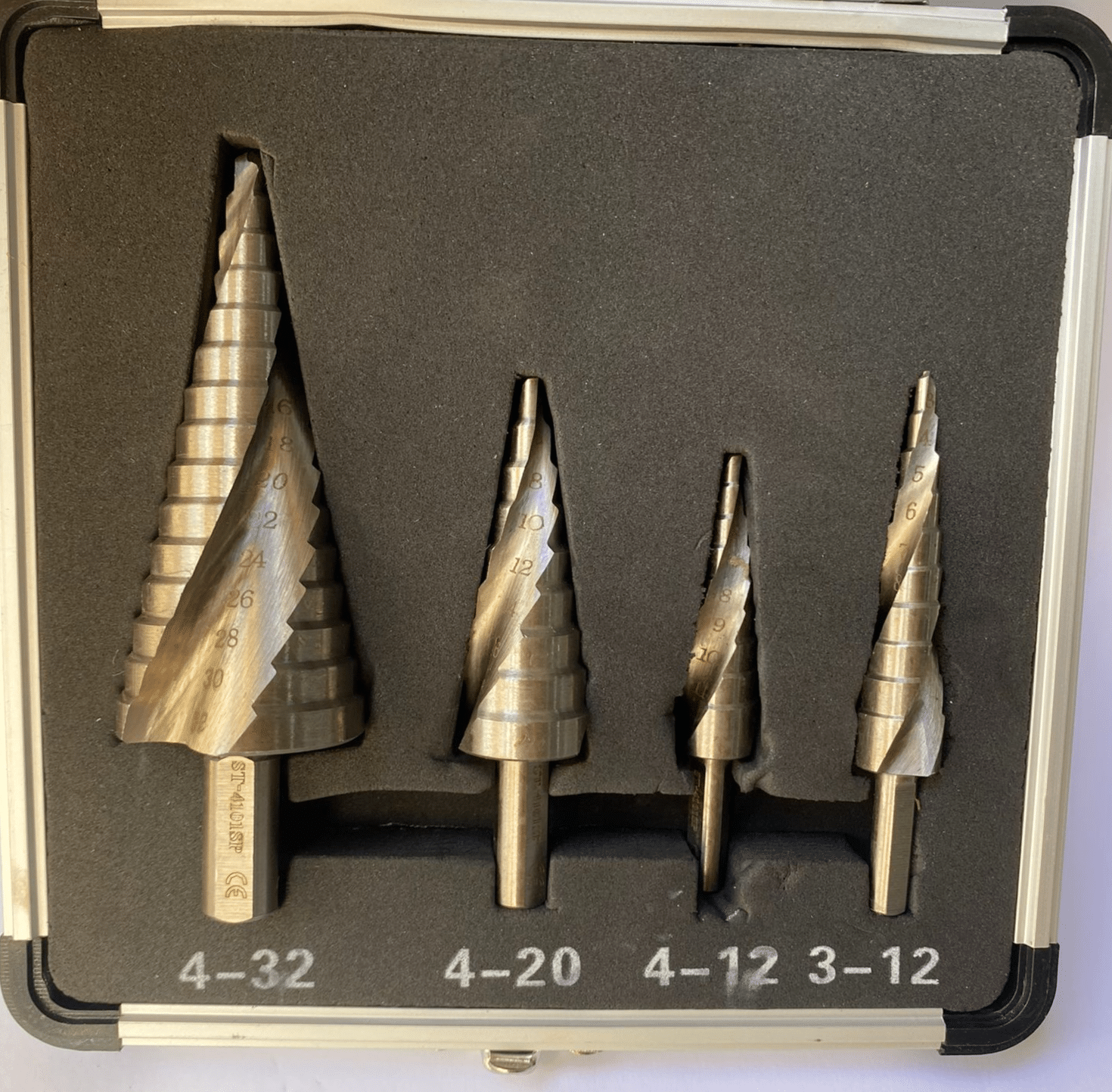 JUEGO DE 4 FRESAS CÓNICAS HSS DE PASO CÓNICO DE 3 A 32 MM ESCALÓN expansor de agujeros avellanador 435