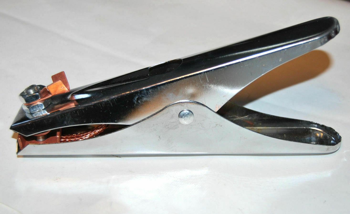 PINZA DE SUJECIÓN PARA MÁQUINAS DE SOLDADURA ACTUALES DE HASTA 300 A DE SOLDADURA