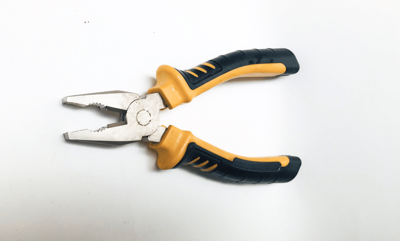 ALICATES ALICATES UNIVERSALES ELECTRICISTA AISLADO TRABAJO MORDAZAS DE ACERO 170 MM 892 BA